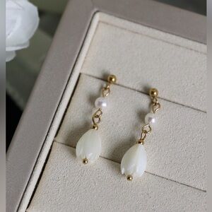 18K Gold Plated White Magnolia Pearl earrings